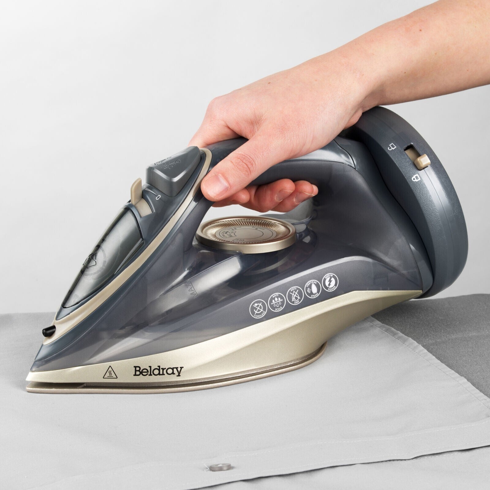 Beldray Cordless Steam Iron 2-In-1 Ceramic Soleplate 230Ml 2600W Titanium